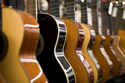 Discover the Top 14 Differences & Similarities Between Classical and Acoustic Guitars